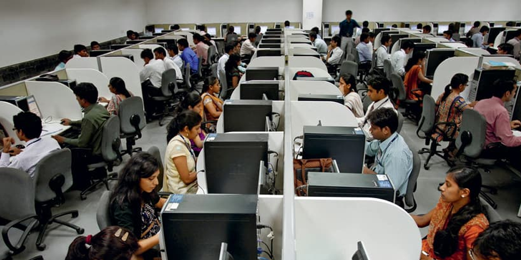 outsourcing pros and cons - india call center